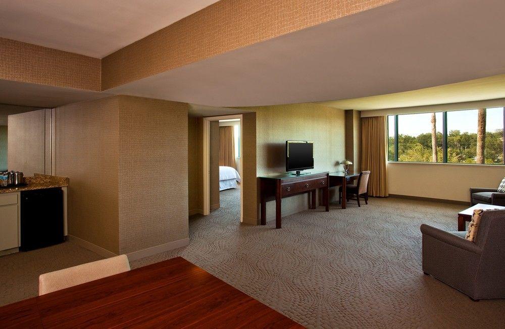 Sheraton Tampa Brandon Hotel Exterior photo