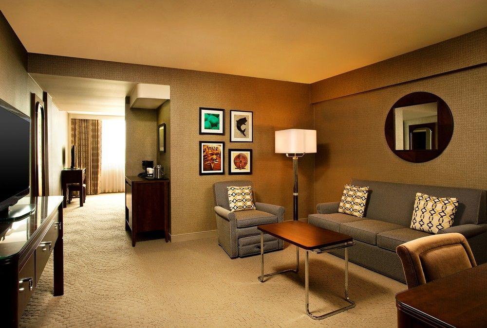 Sheraton Tampa Brandon Hotel Exterior photo