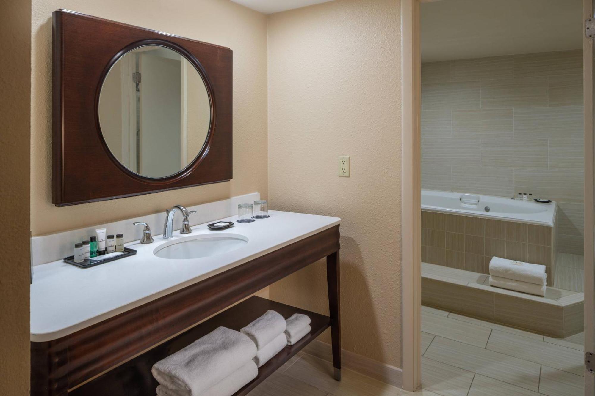 Sheraton Tampa Brandon Hotel Exterior photo