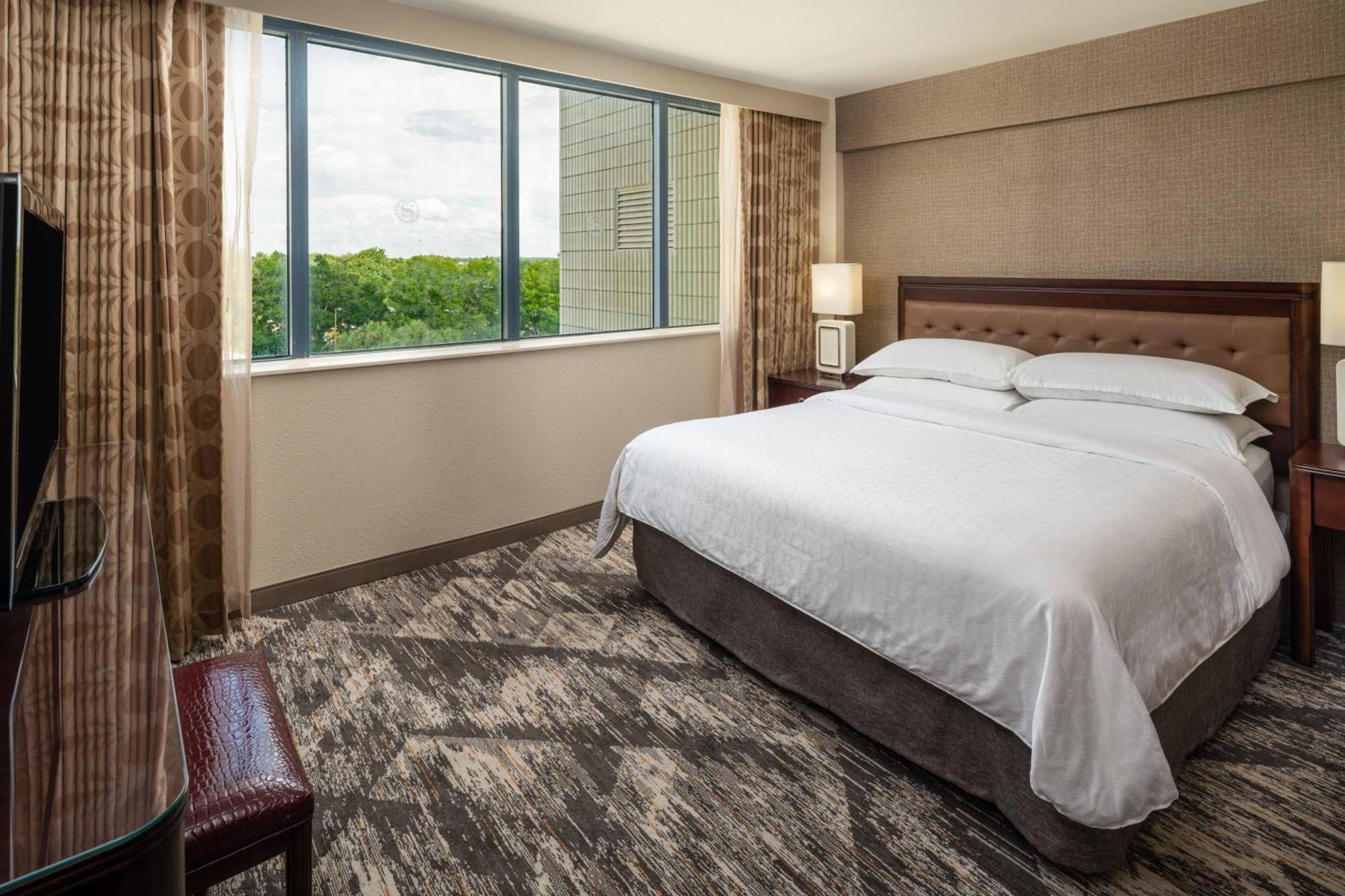 Sheraton Tampa Brandon Hotel Exterior photo